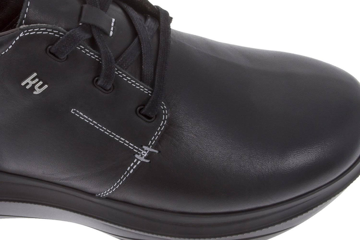 Black 8.5 O923372
