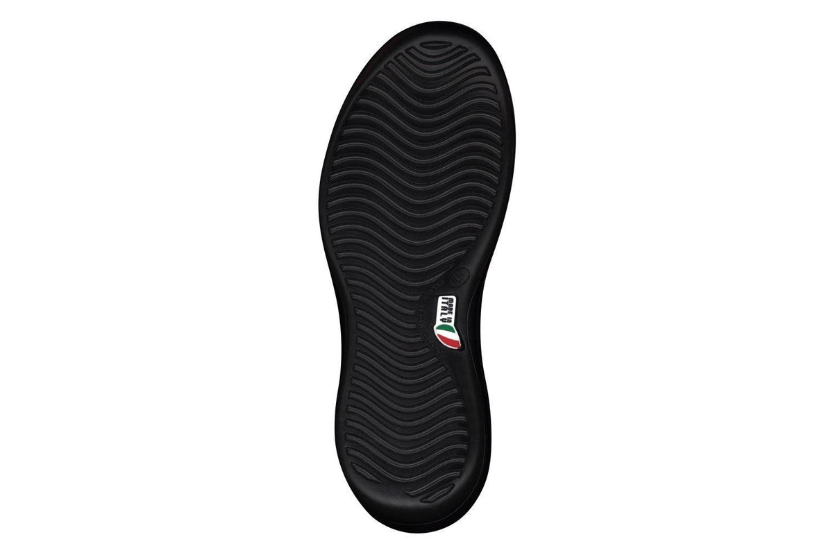 Black 8.5 O923372