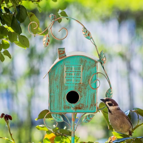 Metal Bird House with Pole Q556